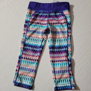 Gymboree Gymgo Used Play 5-6 Capri pants. Fabric Very good but 1 knee has wear.